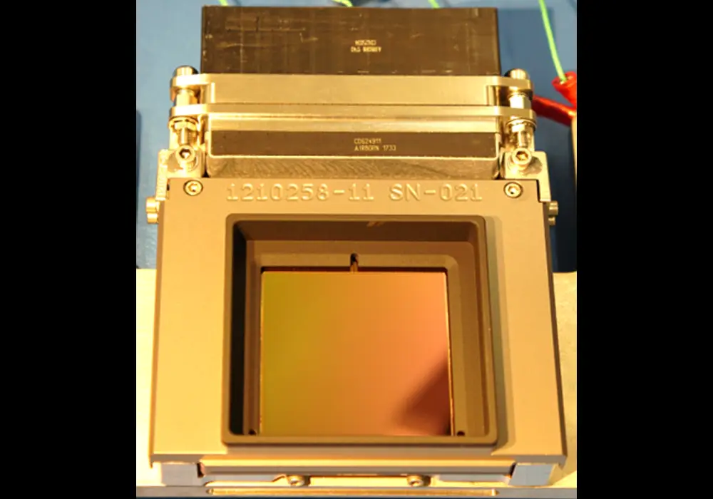 Teledyne GeoSnap-18 2K×2K infrared focal plane array.  This FPA has 2048×2048 pixels, with 18 µm pixel pitch.